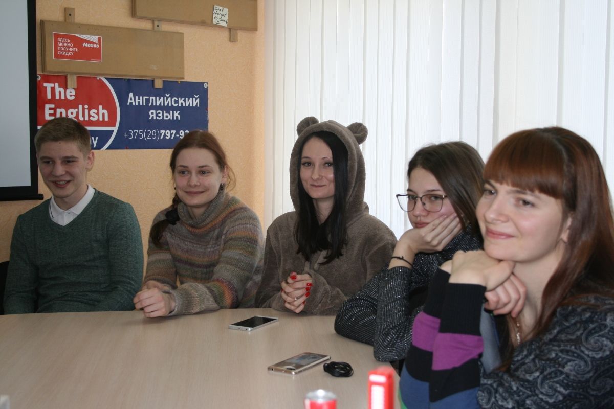 Школа английского языка где можно поговорить с иностранцем.
